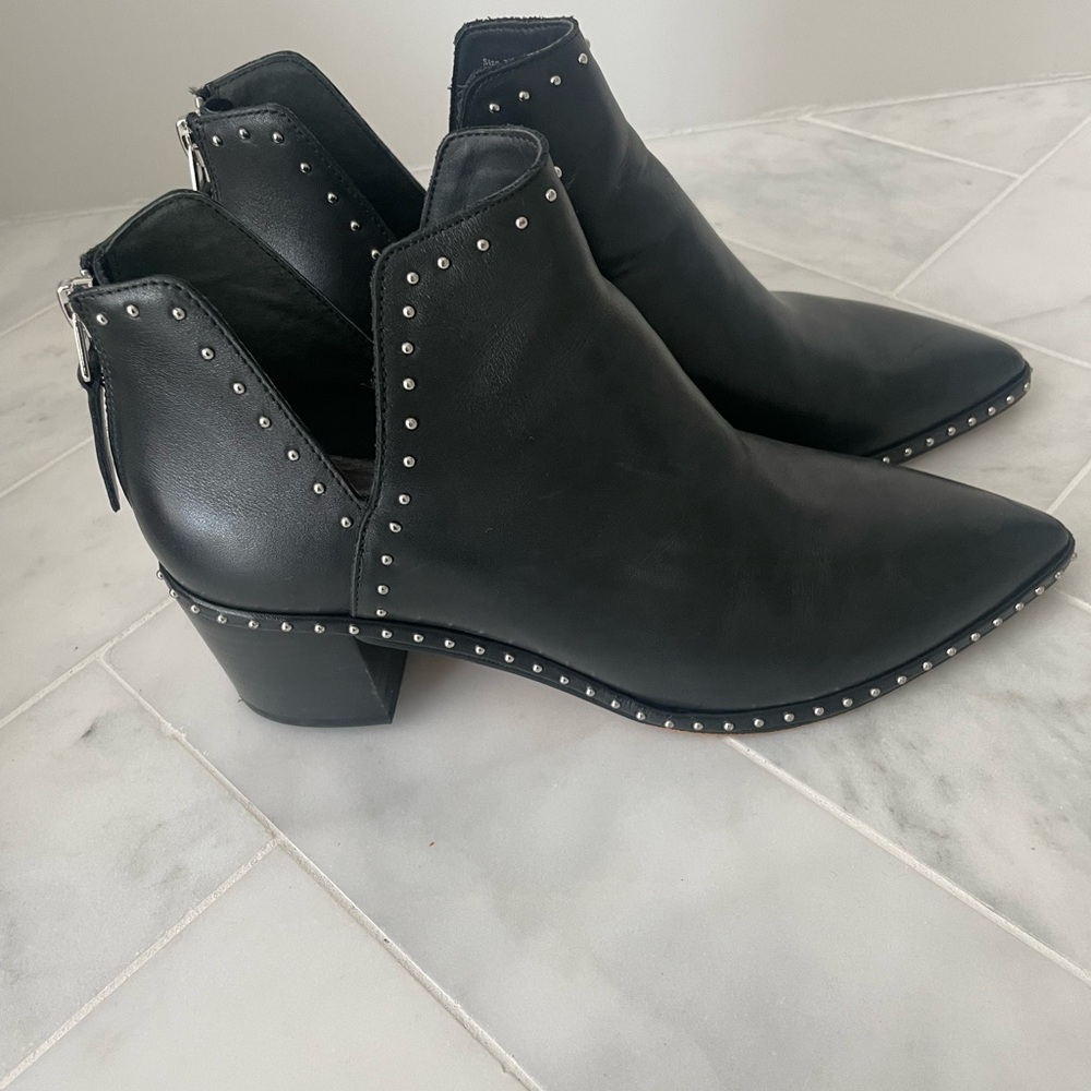 Dolce Vita Black Leather Boots. Size 7.
